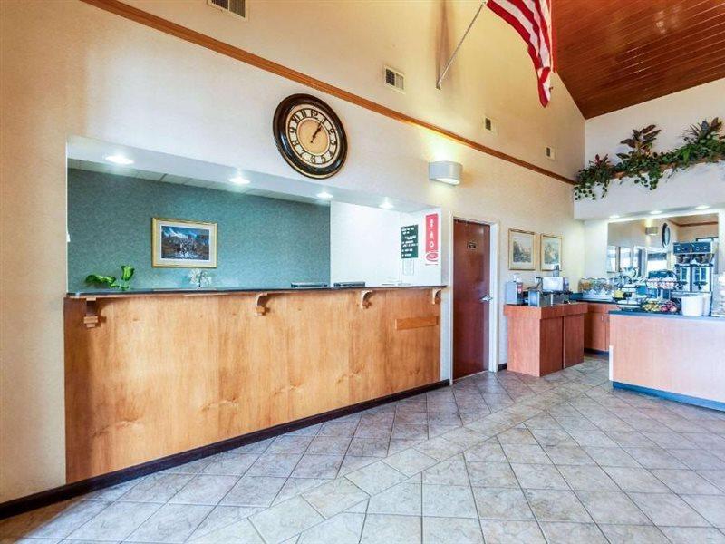 Econo Lodge Inn & Suites Middletown Екстериор снимка