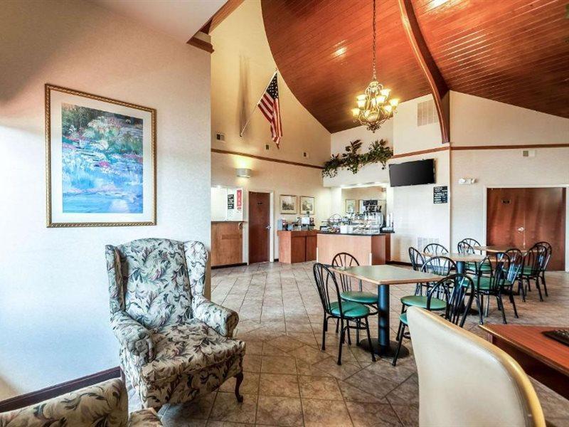 Econo Lodge Inn & Suites Middletown Екстериор снимка