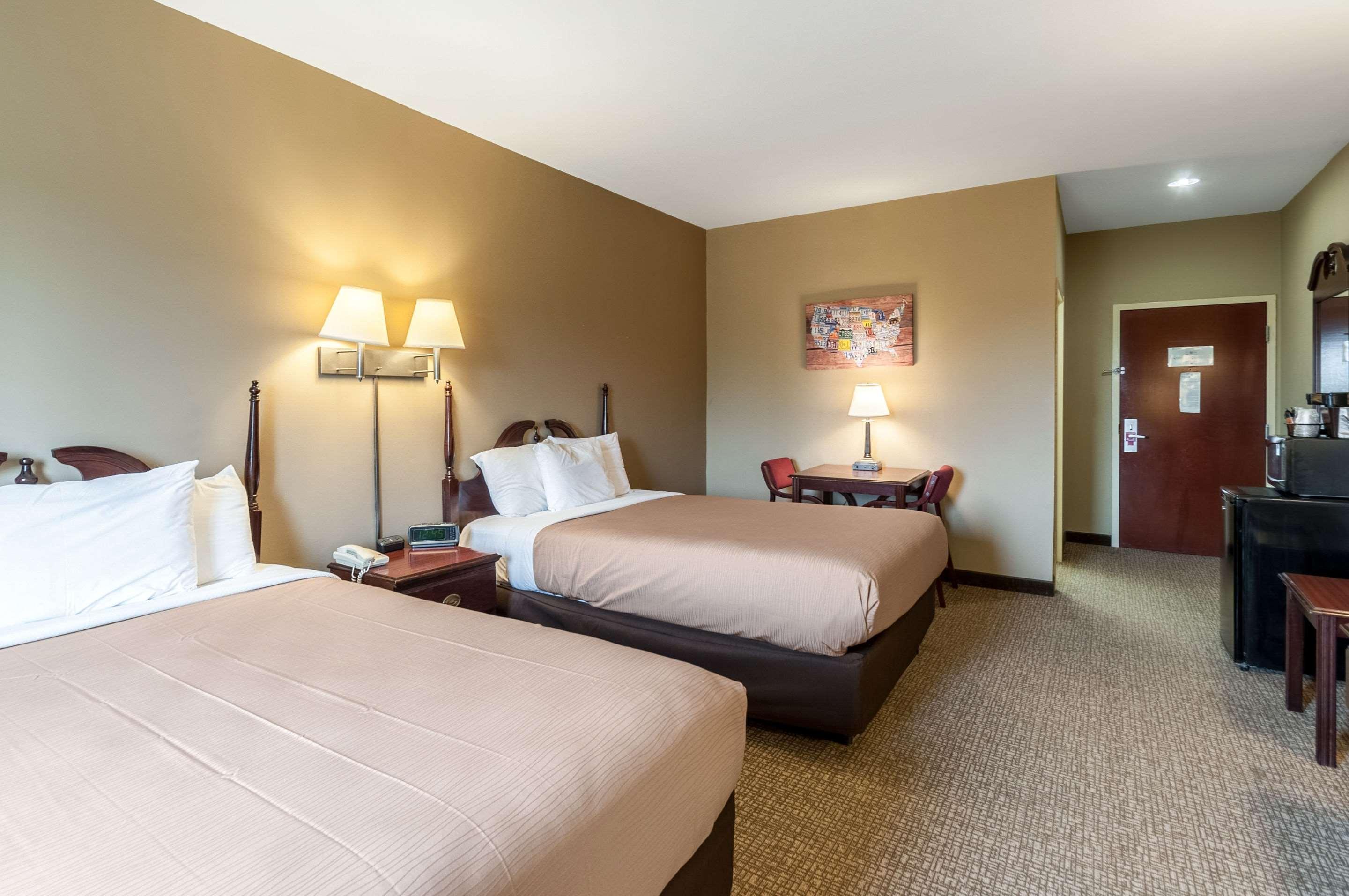 Econo Lodge Inn & Suites Middletown Екстериор снимка