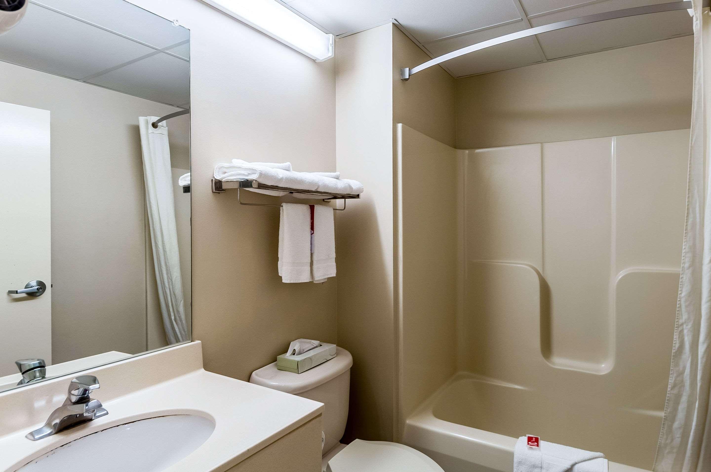 Econo Lodge Inn & Suites Middletown Екстериор снимка