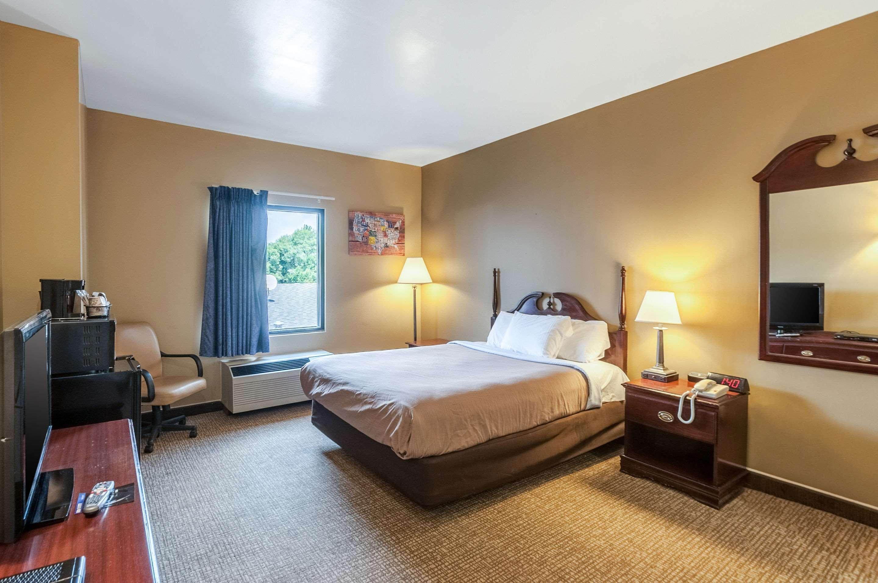 Econo Lodge Inn & Suites Middletown Екстериор снимка