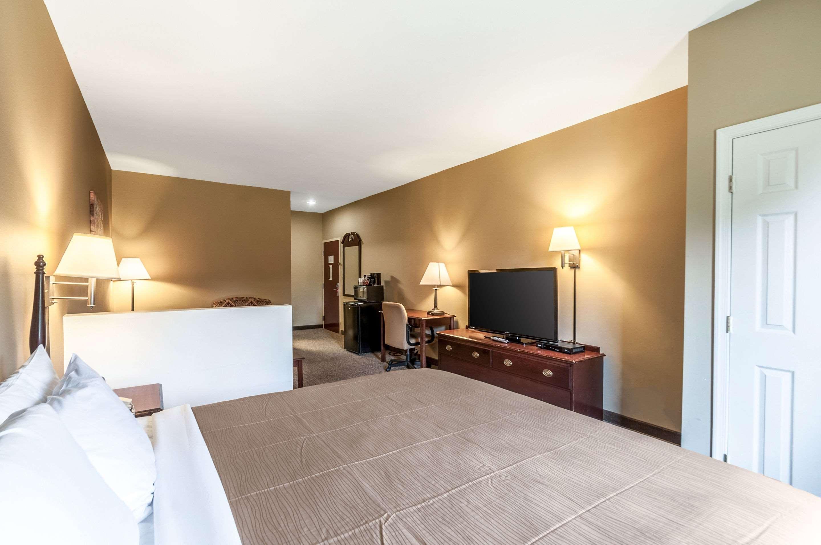 Econo Lodge Inn & Suites Middletown Екстериор снимка