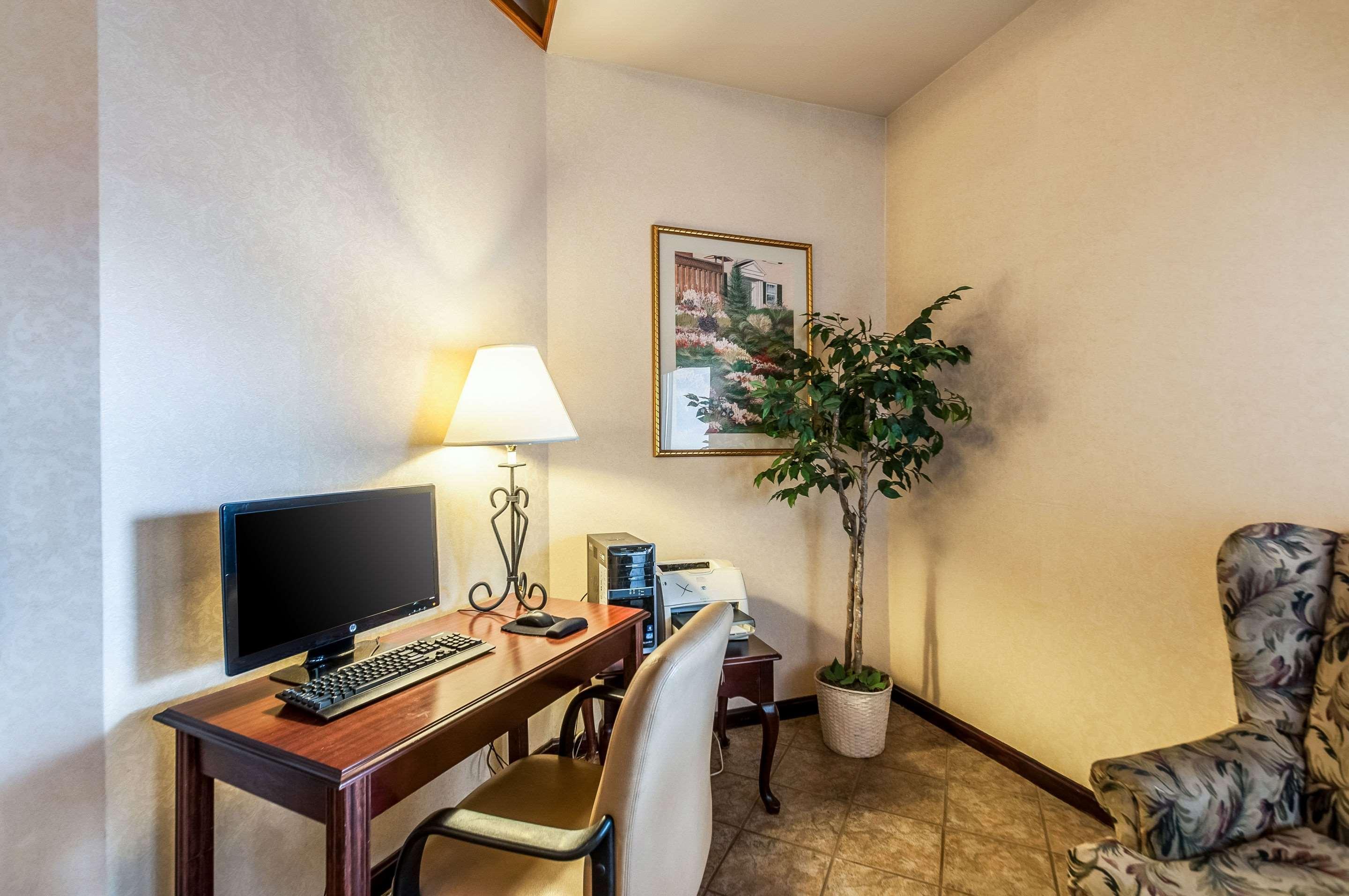 Econo Lodge Inn & Suites Middletown Екстериор снимка