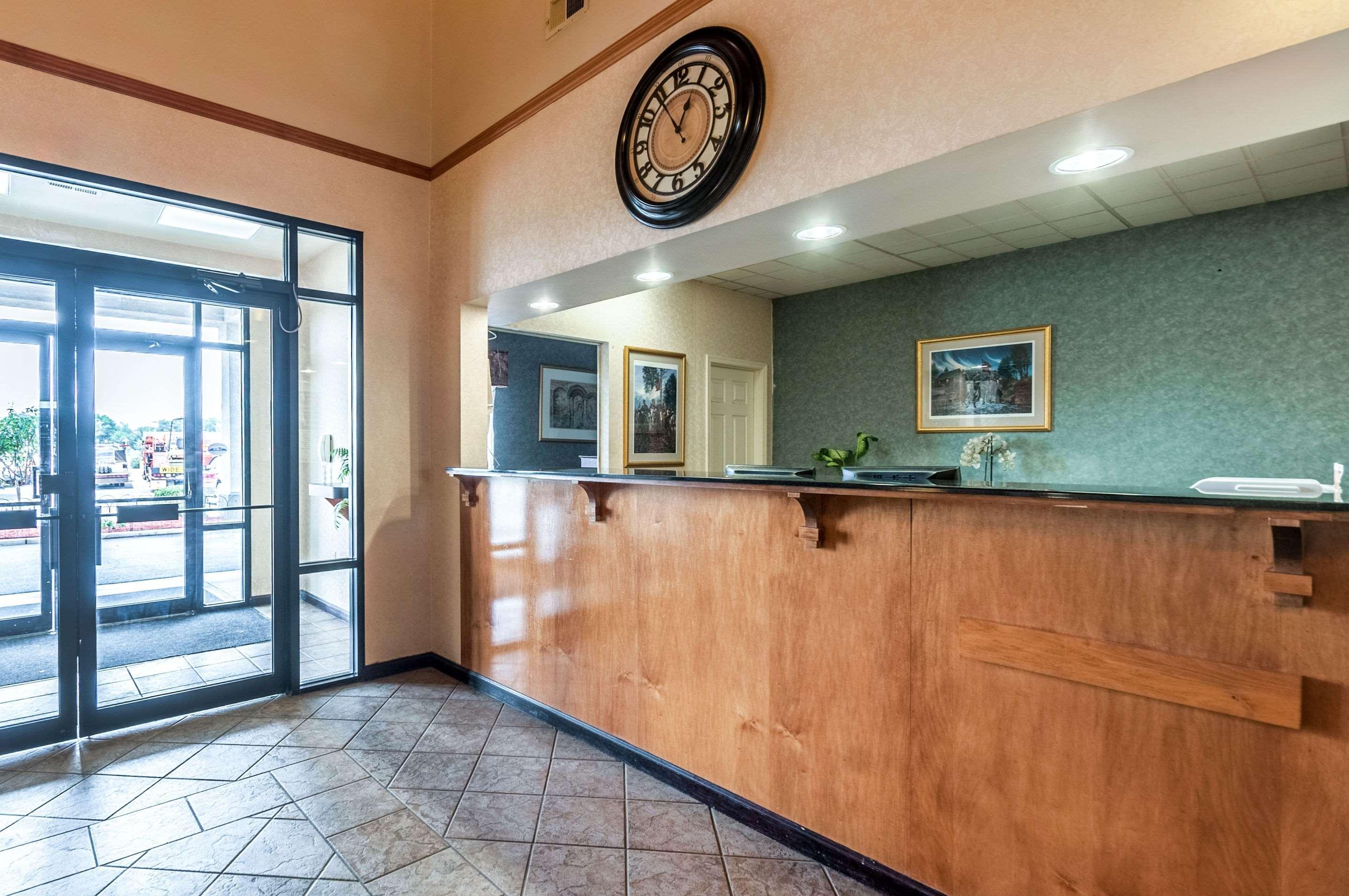 Econo Lodge Inn & Suites Middletown Екстериор снимка
