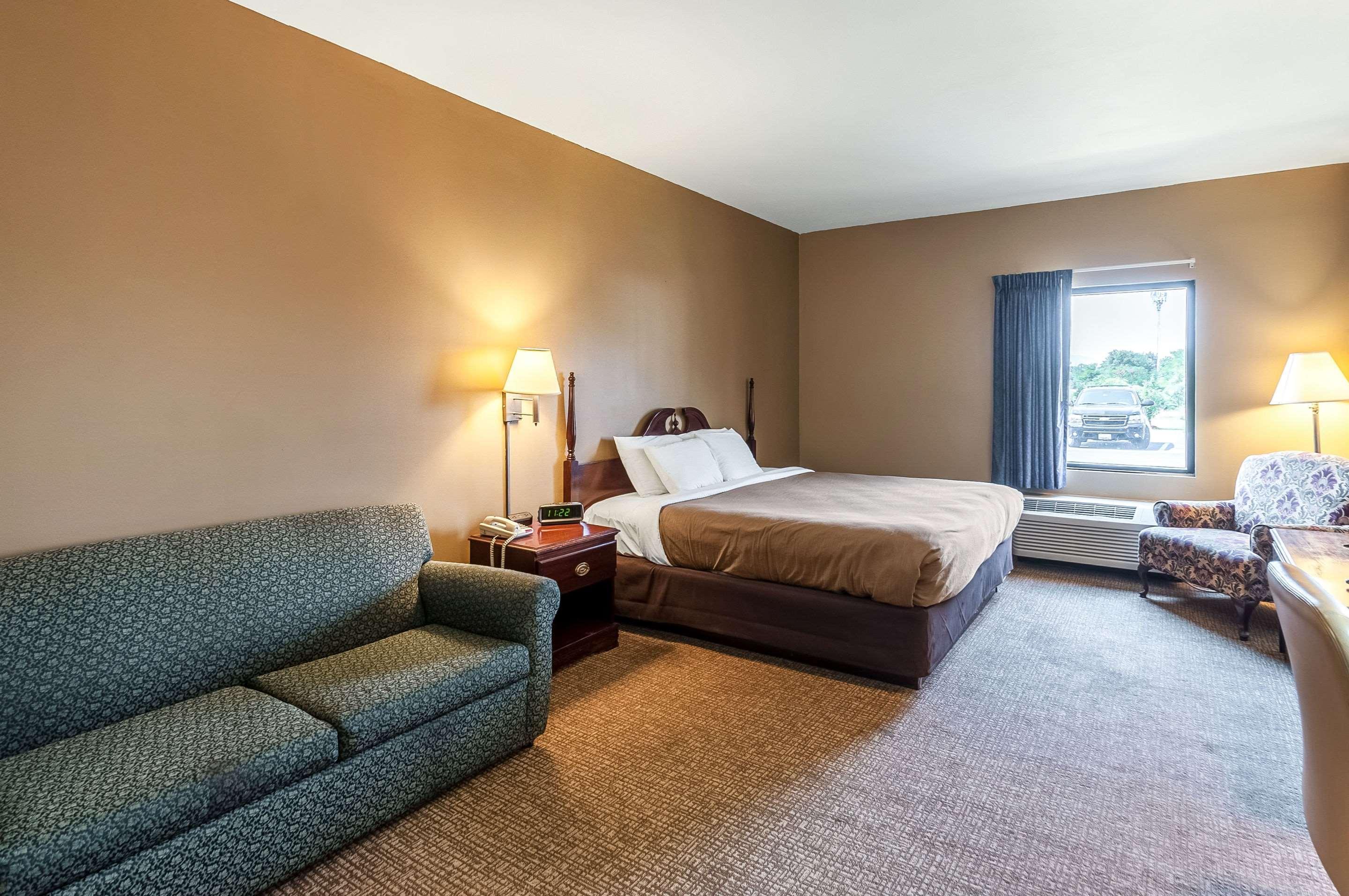 Econo Lodge Inn & Suites Middletown Екстериор снимка