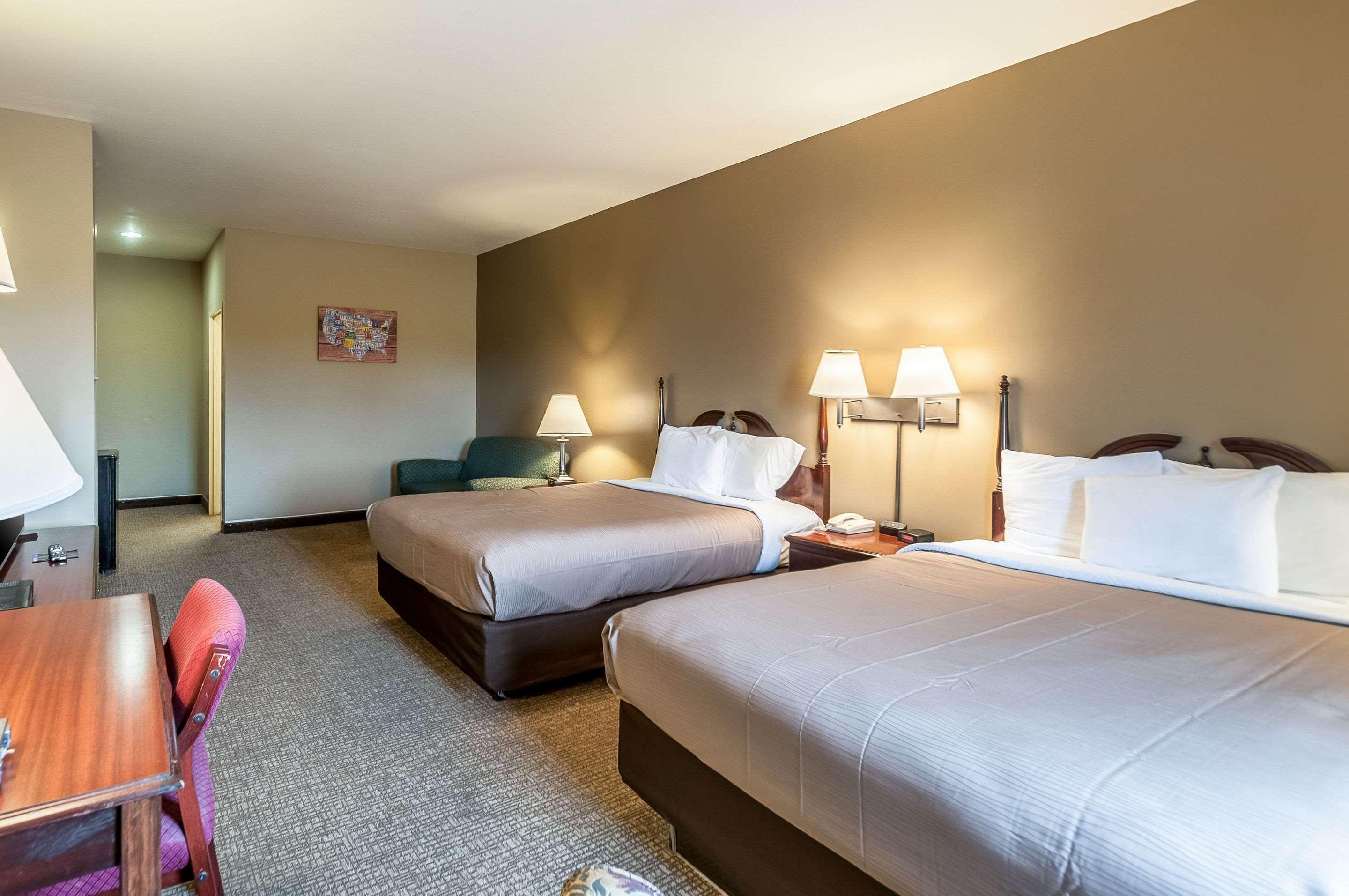 Econo Lodge Inn & Suites Middletown Екстериор снимка