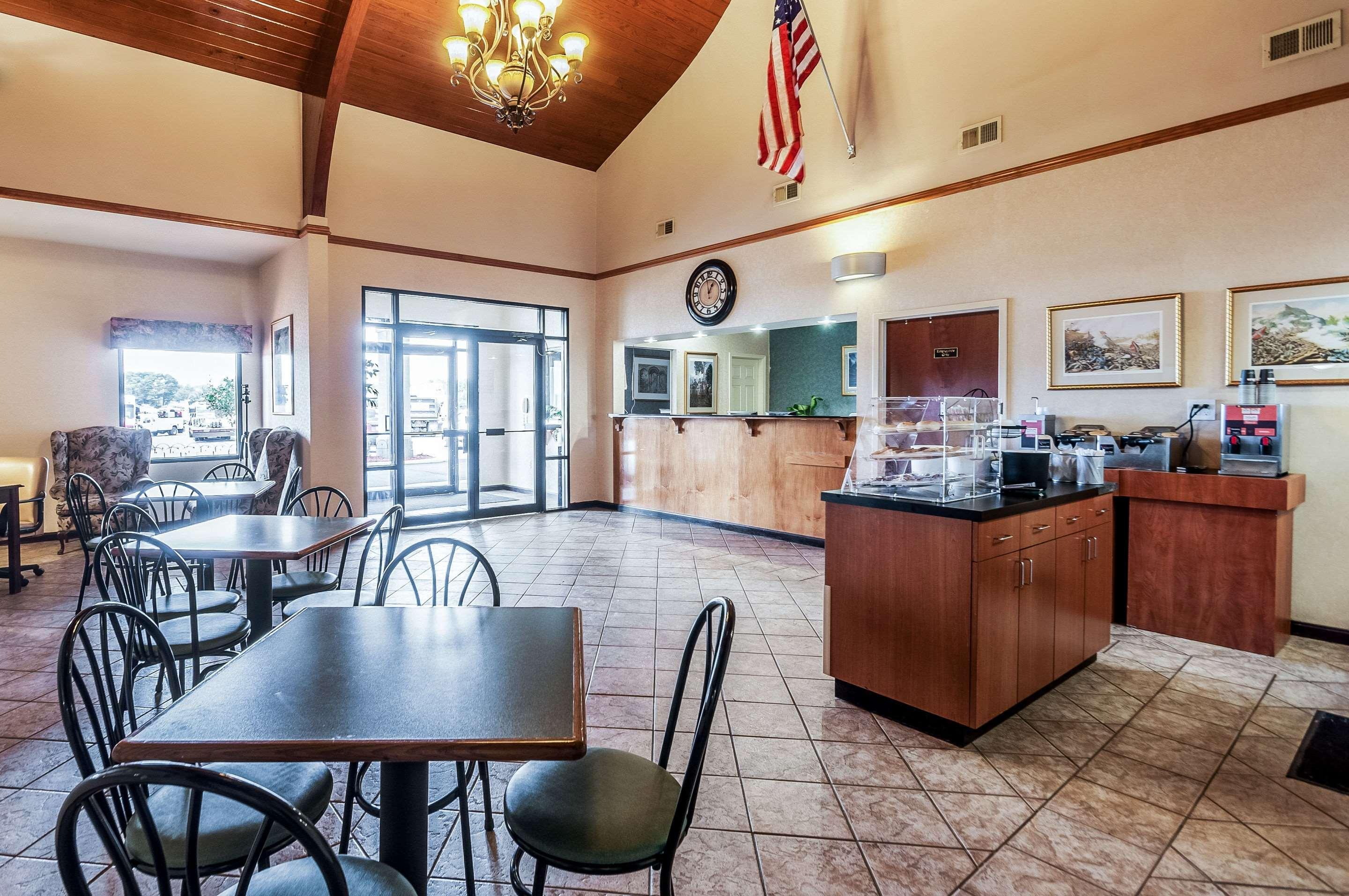 Econo Lodge Inn & Suites Middletown Екстериор снимка