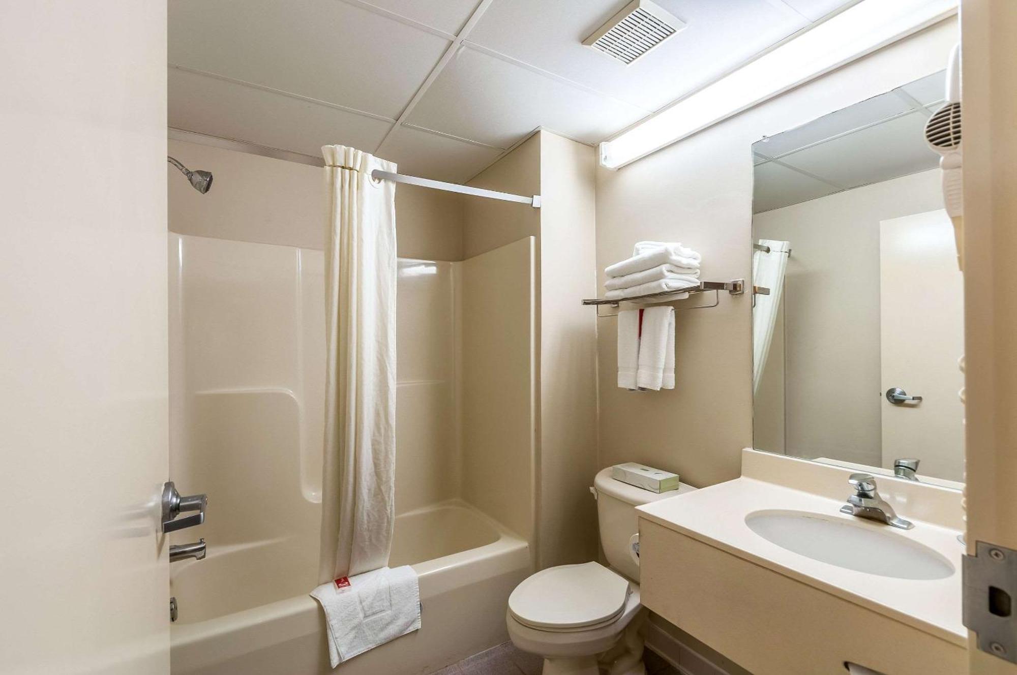 Econo Lodge Inn & Suites Middletown Екстериор снимка