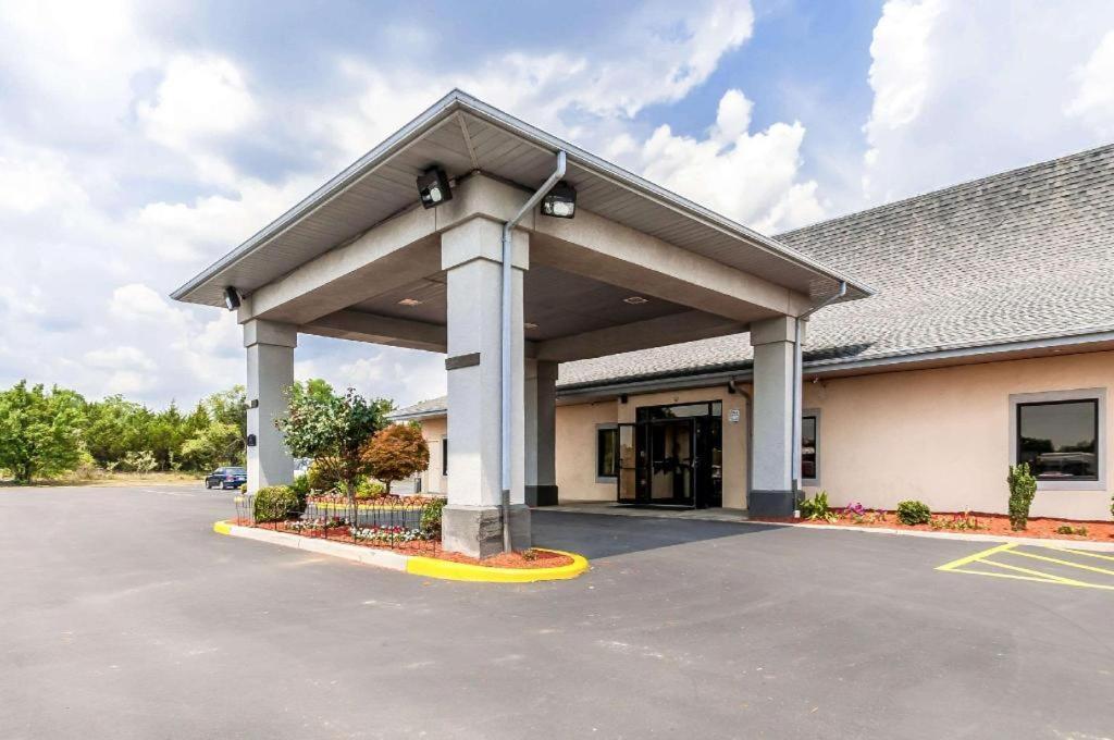 Econo Lodge Inn & Suites Middletown Екстериор снимка